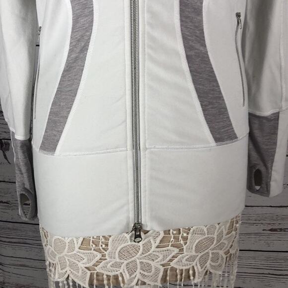 Lululemon Women in Stride jacket white & Metallic silver full zip high neck 4 - Picture 11 of 12